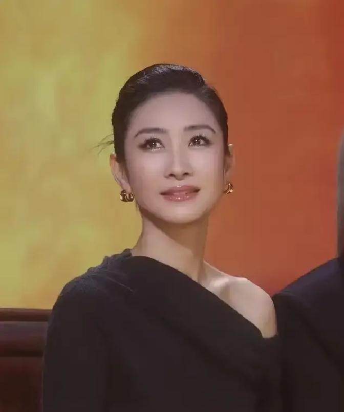 陶昕然上《浪姐》一句安陵容都没提。
我追完四期，字幕里连甄嬛俩字都没冒泡。
二公