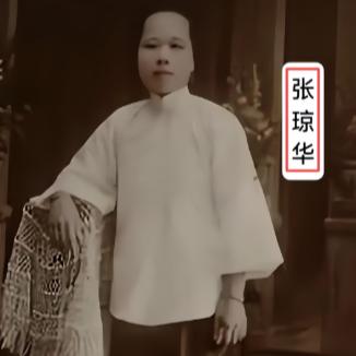 1912年洞房之夜，郭沫若见发妻太丑，拒绝与之接触。谁料就在他转身要走时，发妻拉