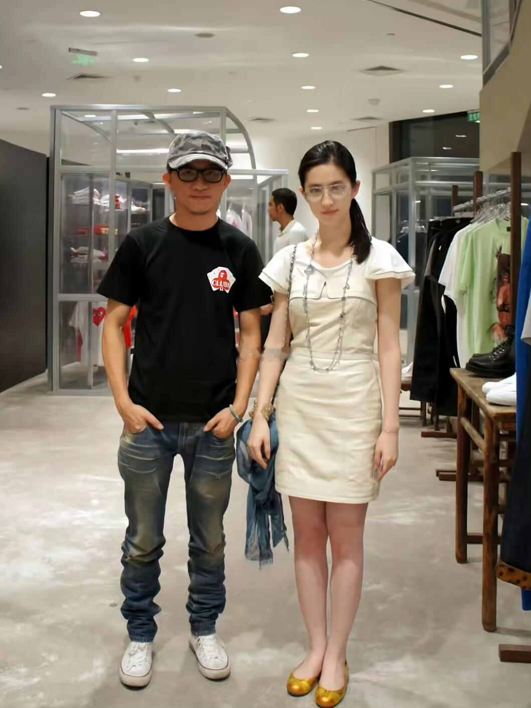 刘亦菲应该是全世界和路人合照最多的明星了吧