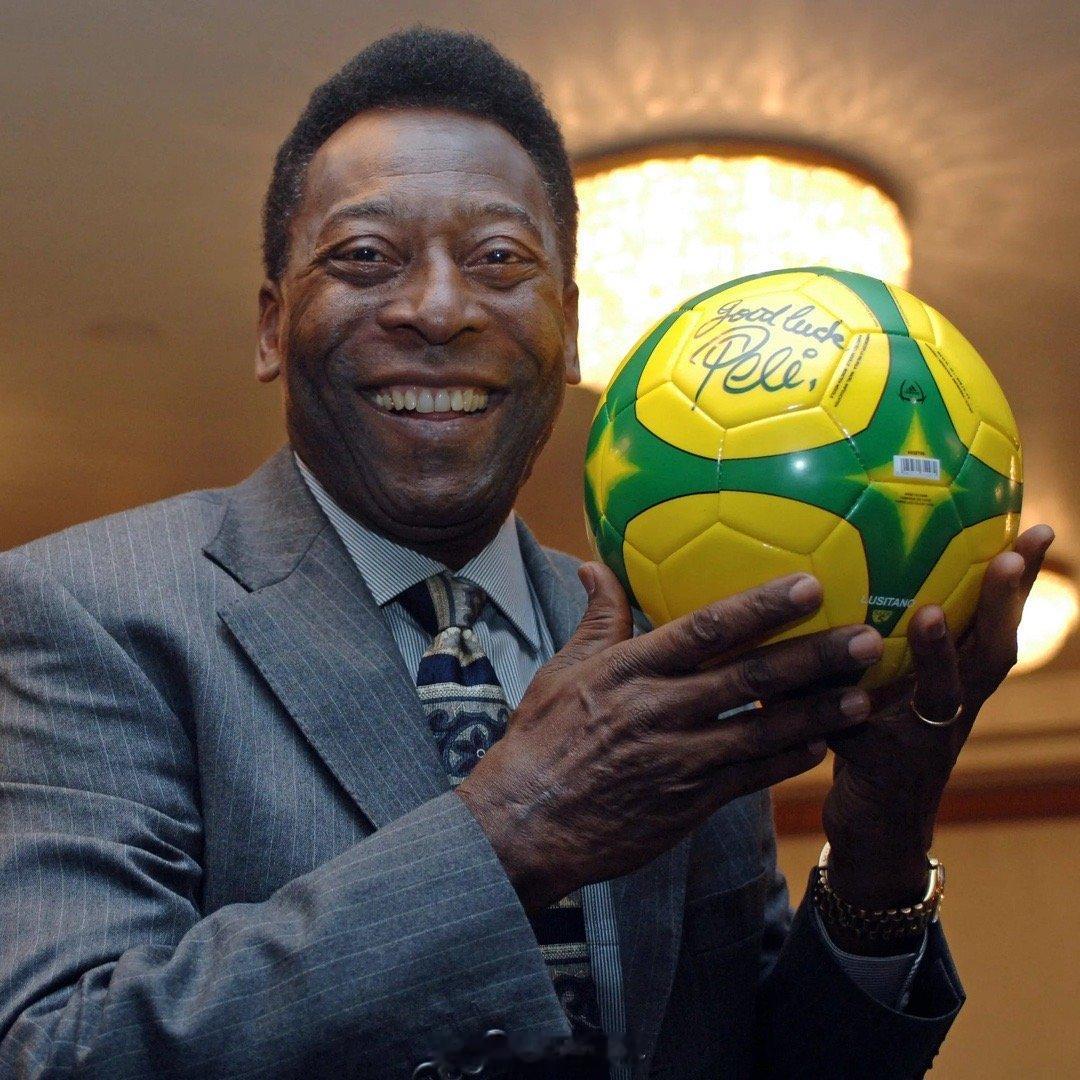 巴西媒体报道，内马尔和他父亲斥资1800万美元购买了球王贝利的所有品牌权益，包括