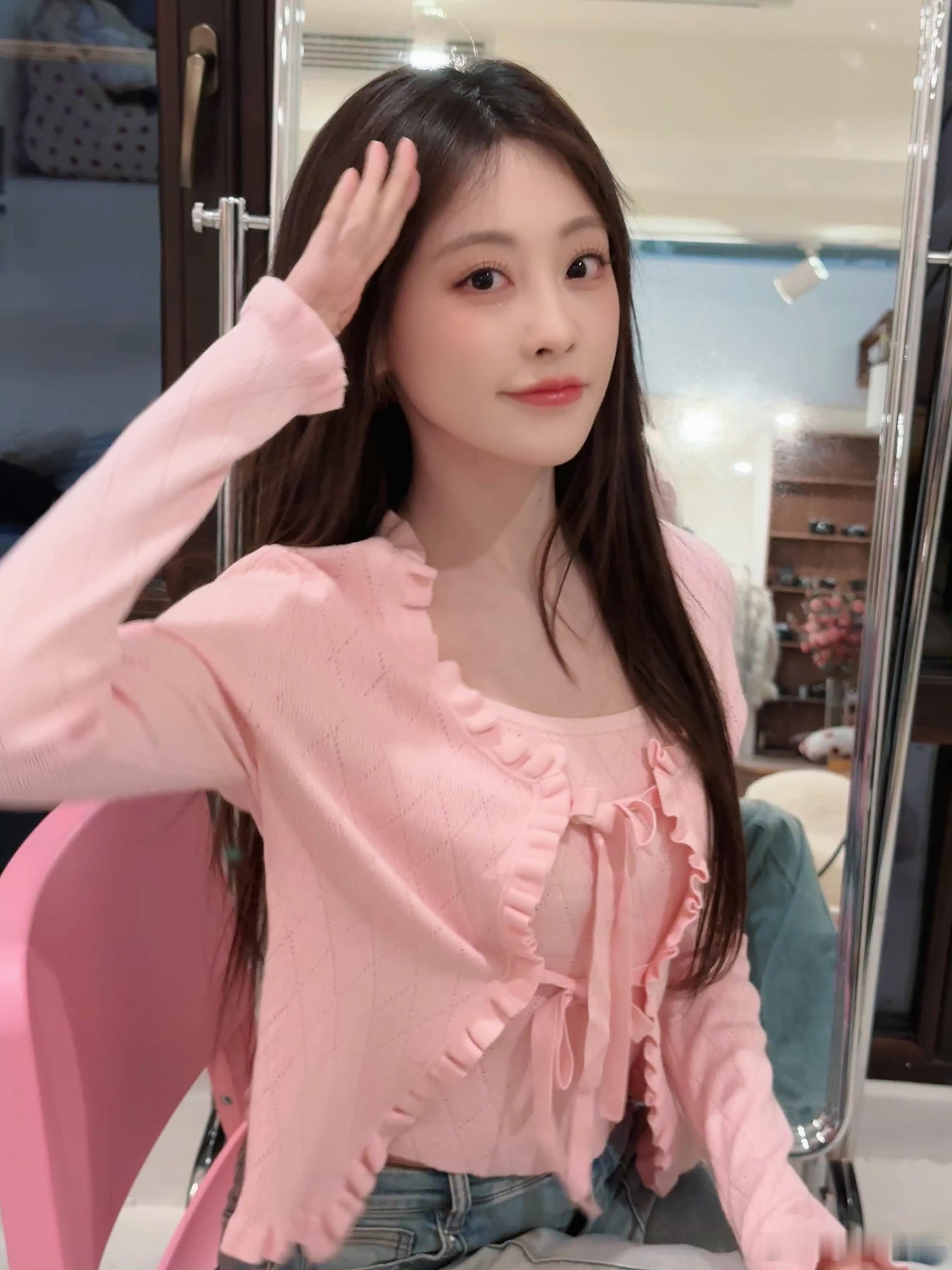 镜头里的祝绪丹，粉粉嫩嫩好可爱