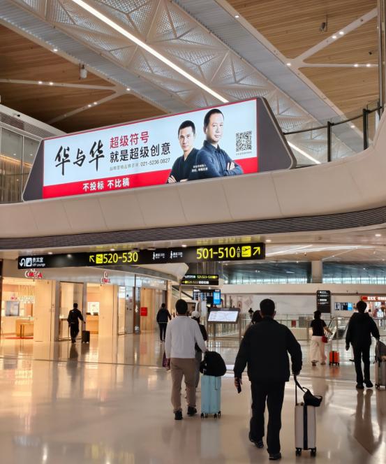 海底捞到蜜雪冰城同一操盘手？华与华把熟牌做爆的几步

走在街上，抬眼就能看到的牌