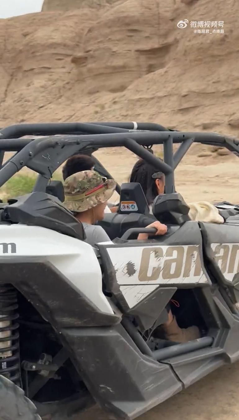 陈丽君 阿育娅要坐越野车陈丽君真的太适合演阿育娅了✨，镖人里的每一个画面都很有力