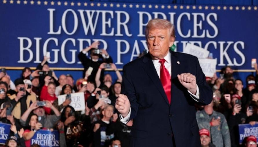 美股道指2月6日盘中首次突破50000点。特朗普
特朗普，表示，专家曾指假如道指