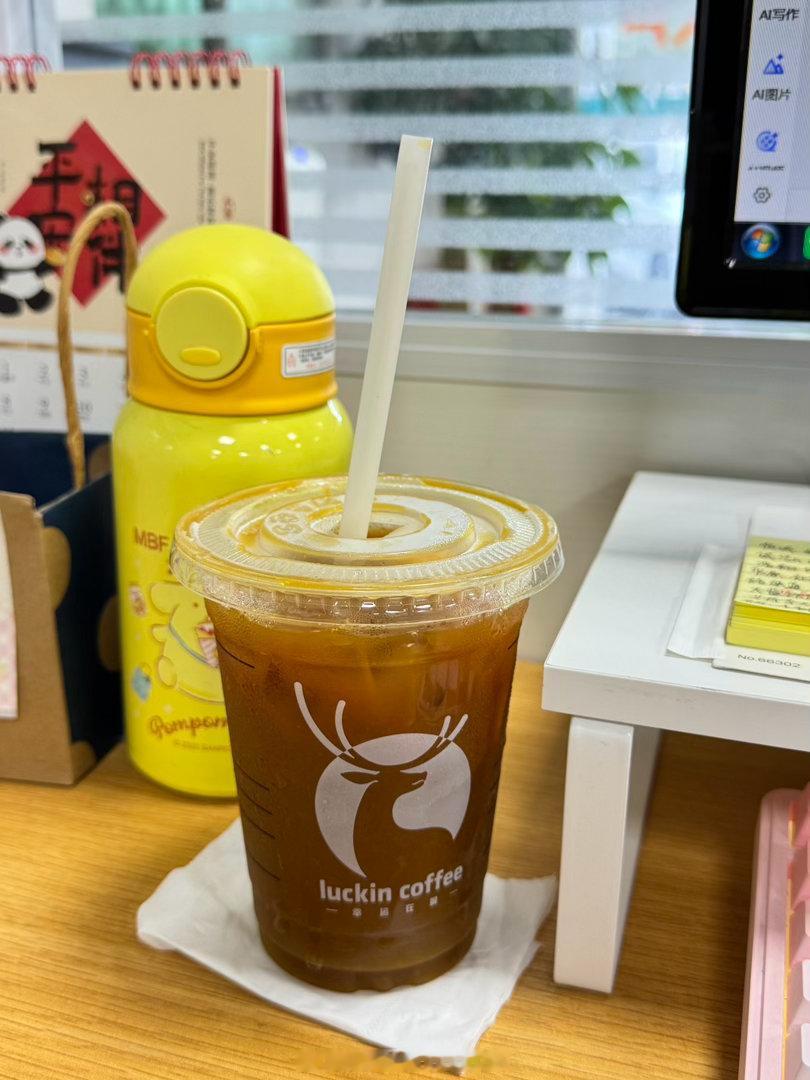 一杯橙c唤醒痛苦的一天 