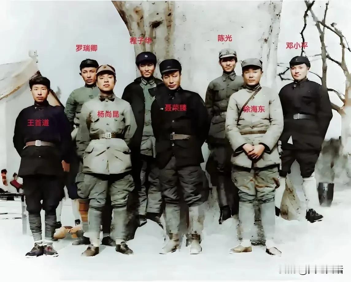 1936年冬，红一方面军8位将领合影

1936年冬，红一方面军8位将领合影，地