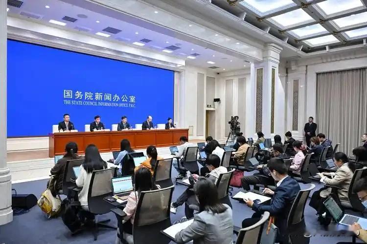 国民党高层赴京重启"国共论坛"，国台办：坚持九二共识欢迎交流
 
1月14日，国