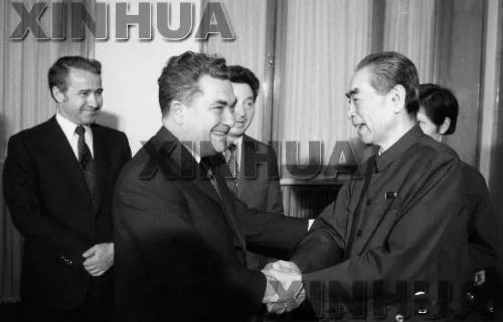 【周总理历史上的今天——5月25日】
1975年5月25日，周恩来总理在医院会见