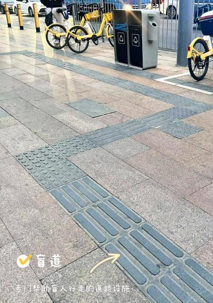 其实无障碍设施从来不是小众需求，而是藏在我们身边的温暖细节——可能是商场里带语音