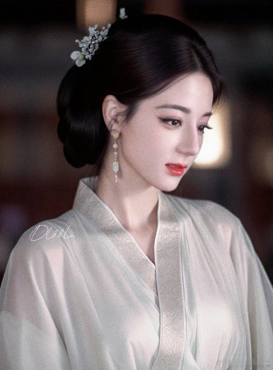 怪不得迪丽热巴每次造型都封神，这个侧颜也太绝美了… ​​​