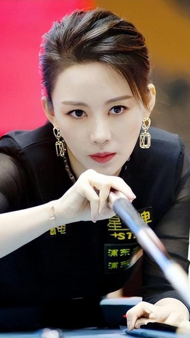 潘晓婷，1982年生于山东济宁，中国女子花式九球职业选手，被誉为“九球天后” 。