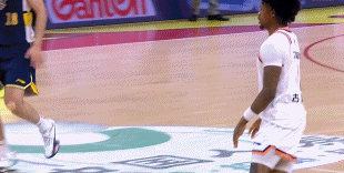 如果早点把杨溢放进轮换了，早点给王洪泽打萨林杰同样的比赛内容。就算这两人顶不上，