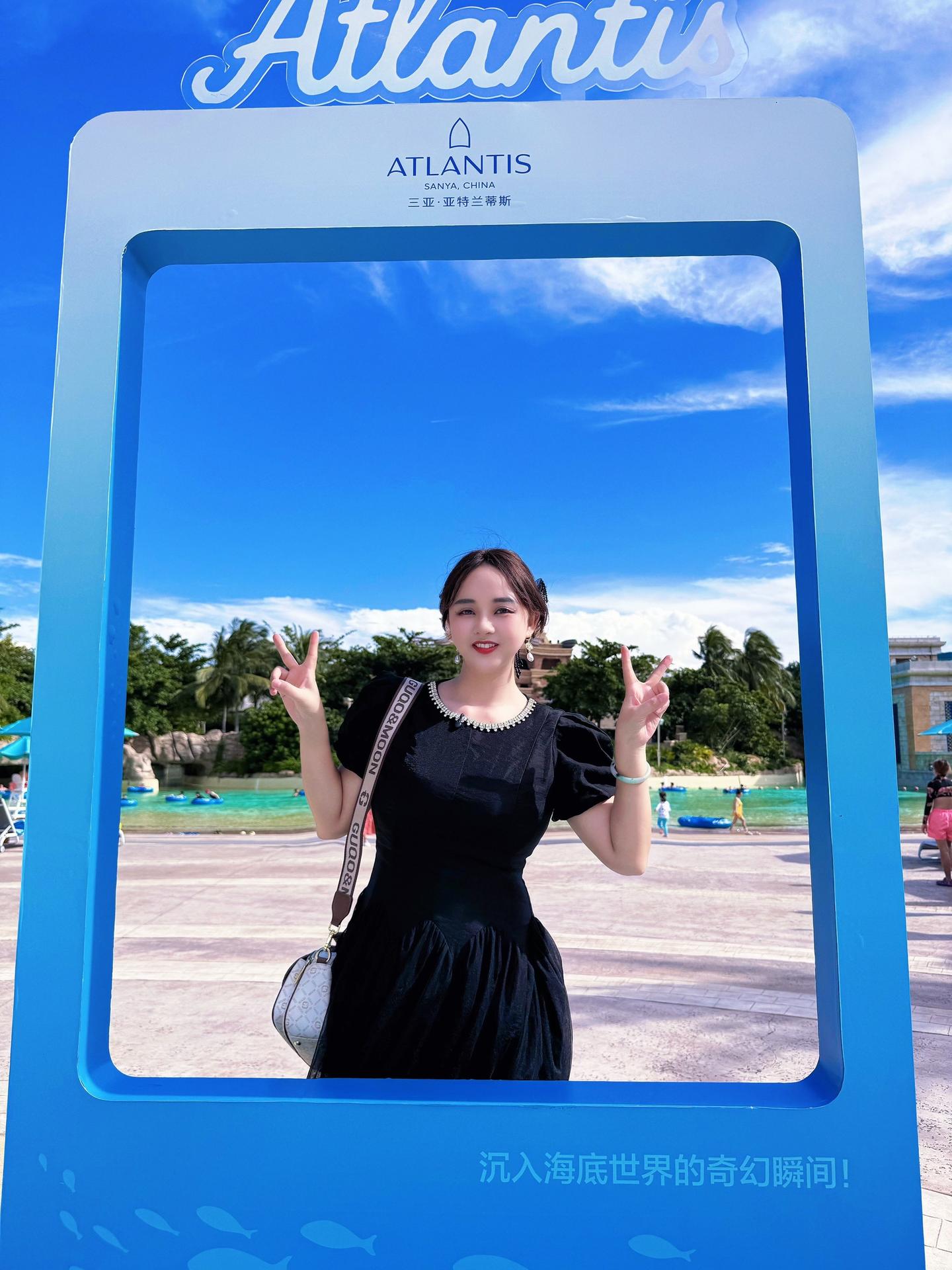 在亚特兰蒂斯水世界，水花与笑容齐飞，每一张照片都是清凉的记忆。