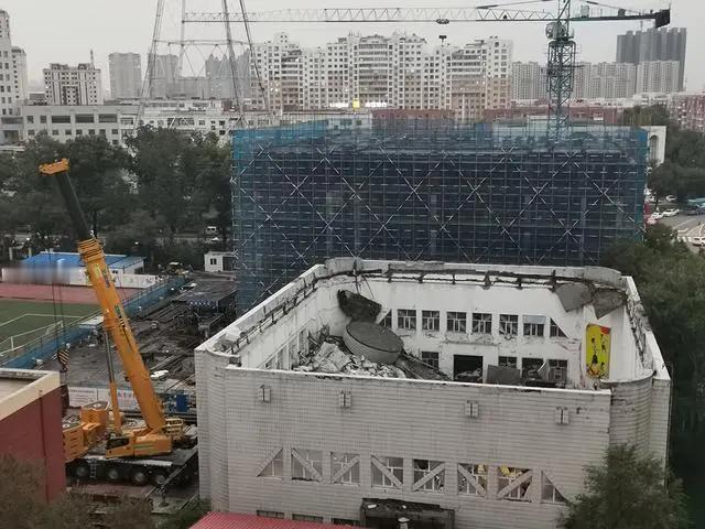 齐齐哈尔体育馆坍塌事故51人被追责。2023年7月23日，黑龙江省齐齐哈尔市第三