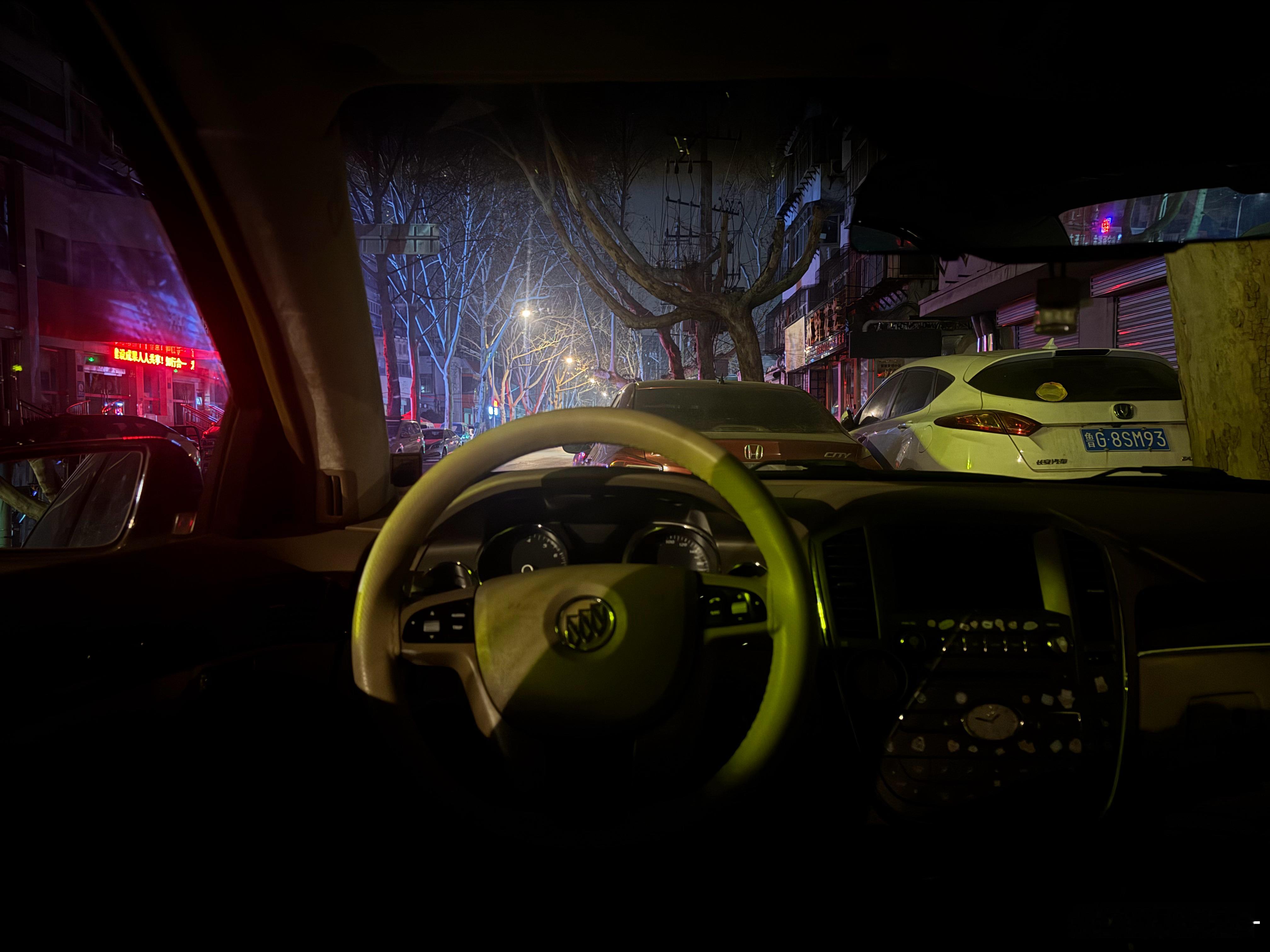 经常熬夜 身体发臭别搞别搞，昨晚上看完足球比赛刚在车里窝了一晚上 