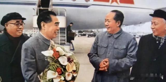 敬仰贵在知行合一，传承莫负伟人初心
 
世间最真挚的敬仰，从不是挂在嘴边的口号，