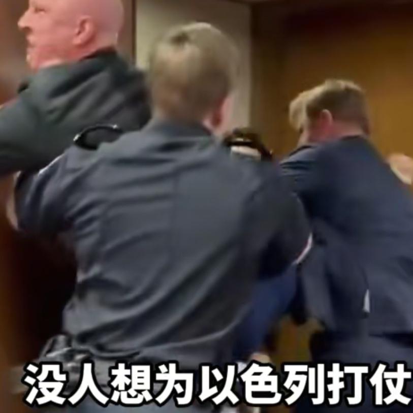 这是美国的一个现役军人在国会高喊。没有人愿意为以色列而战，没有人愿意。为犹太人而