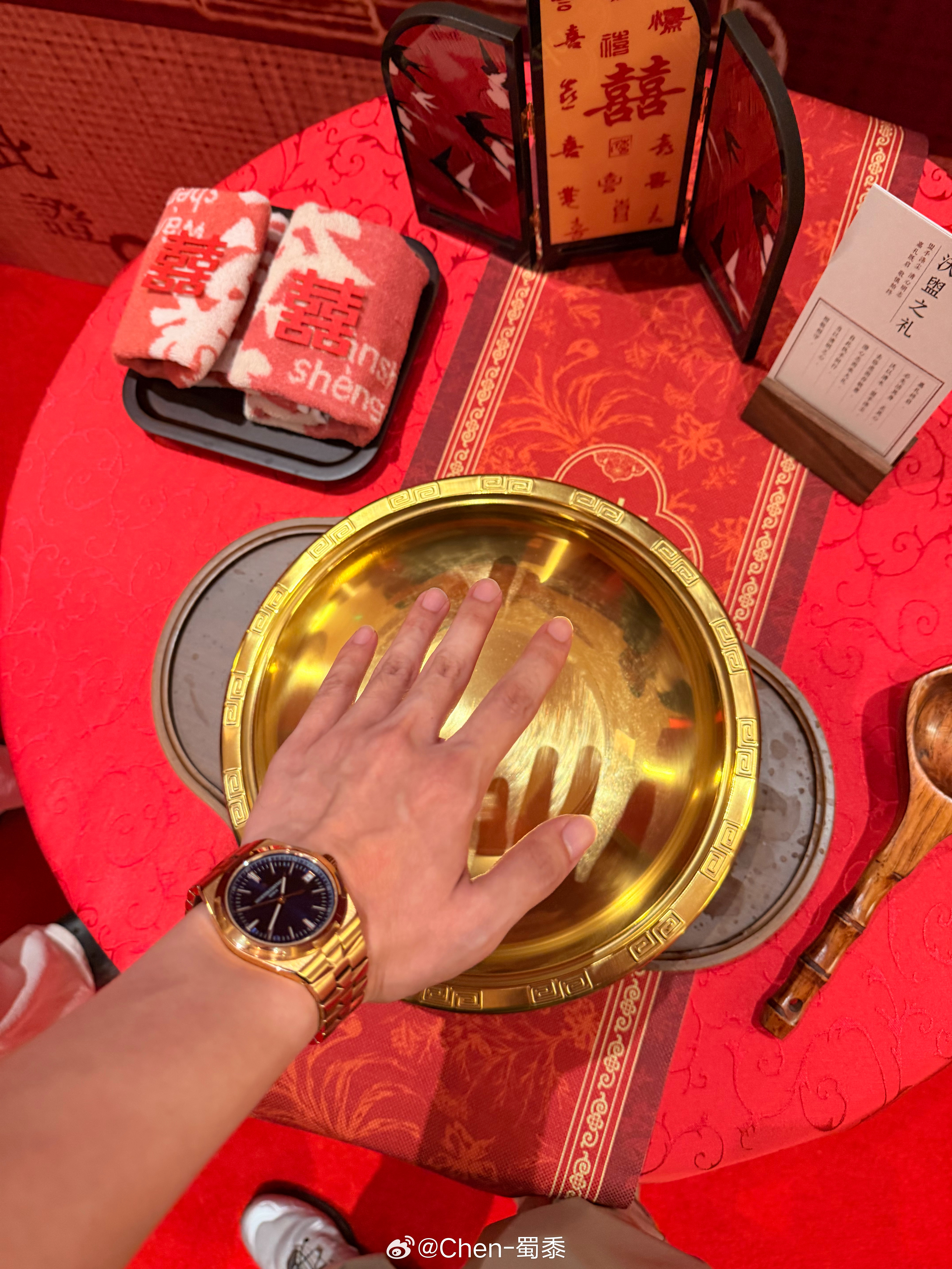 下午一觉醒来称体重发现已经69kg了赶紧出门喝点小苦水加固一下[馋嘴][馋嘴] 