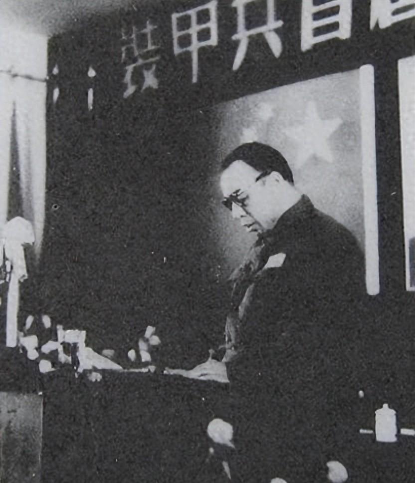 1955年，一位因军衔低发生不满，对罗荣桓甩脸色，还自称粟裕都得叫自己老排长！