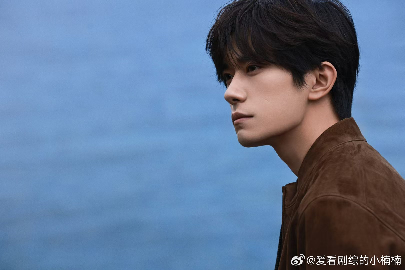 #易烊千玺一起抬头仰望##易烊千玺烟火大片#  易烊千玺烟火大片 ​​​