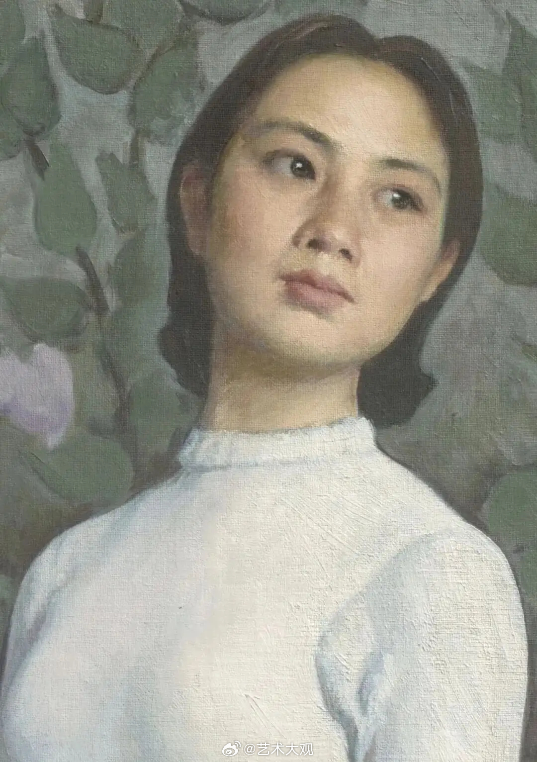 央美老院长靳尚谊人物油画《舞蹈演员》画面主体是一位身姿温婉的年轻女演员，身着简约