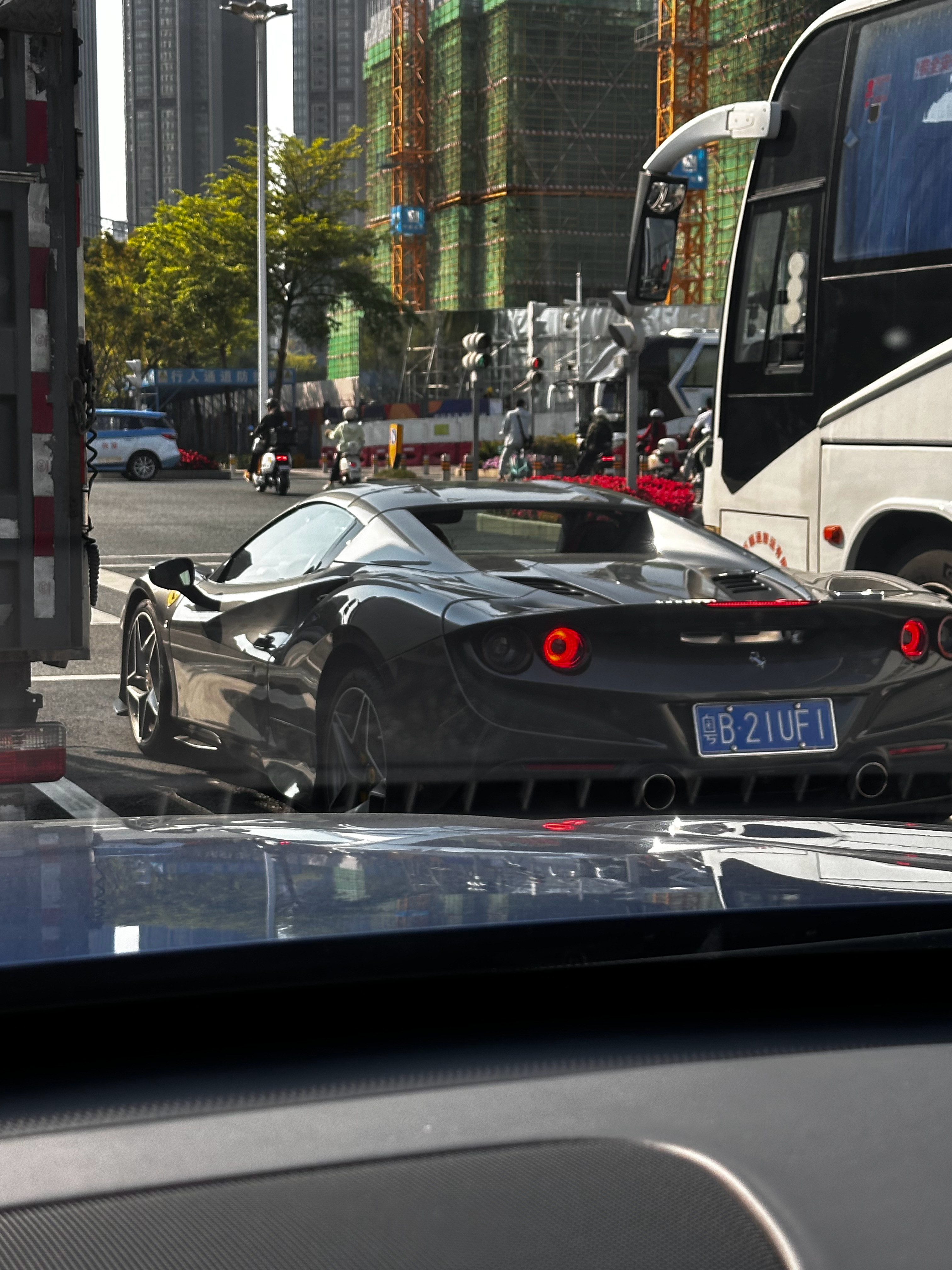 早高峰偶遇，马哥的车。 