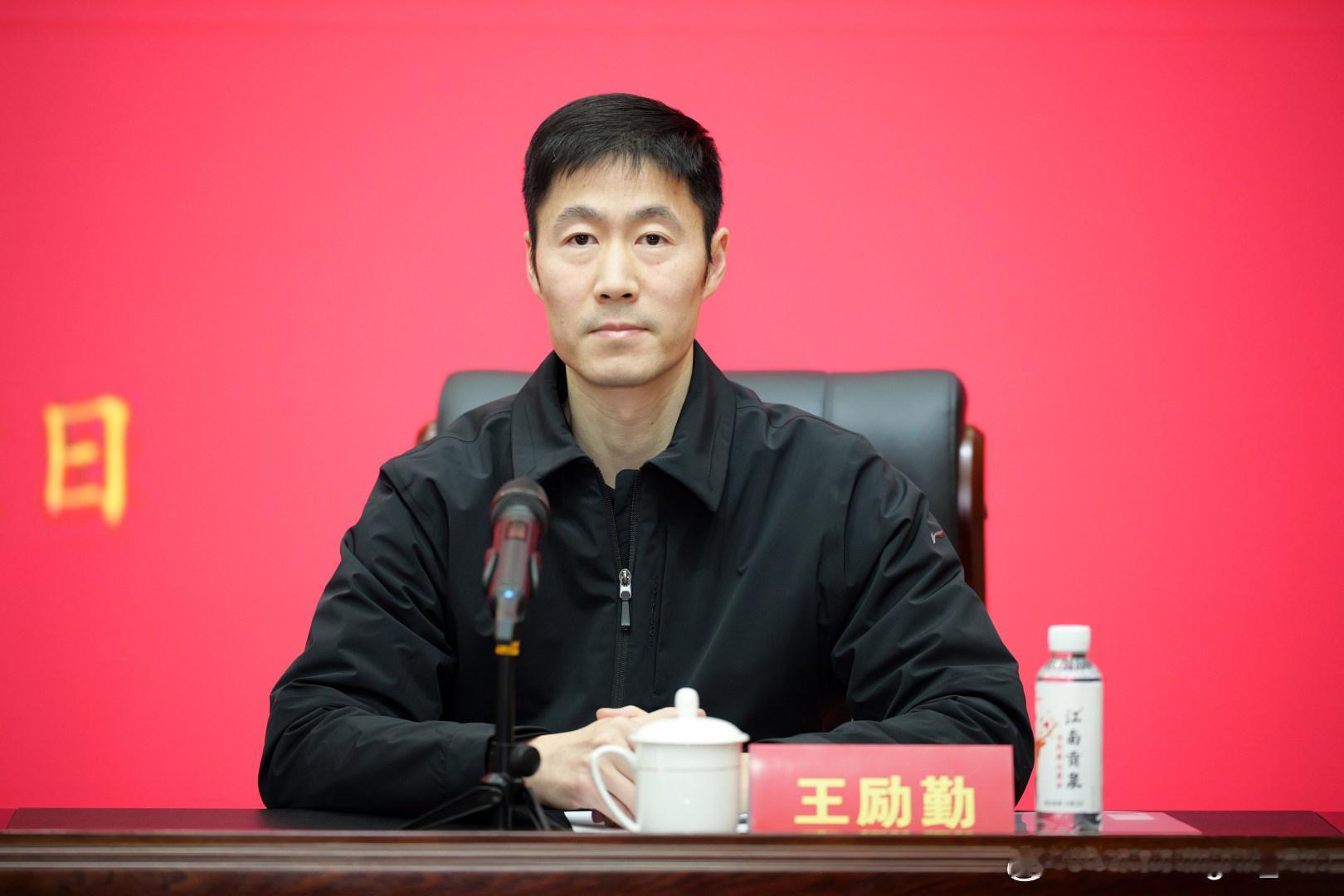 网页链接上海市乒协第十一届理事会会长王励勤出任中国乒协主席之后，就主动辞去了会长