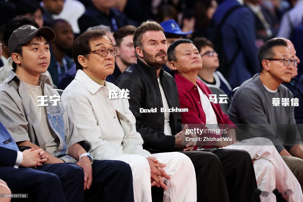 2026年NBA中国赛｜休斯敦火箭队🆚达拉斯独行侠队现场｜前排坐着（从左到右）