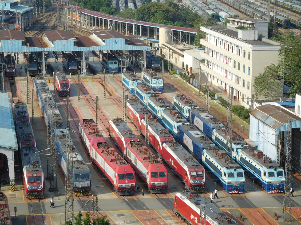 火车迷的仰韶文化，是指的一些车迷比较仰慕韶山系列的电力机车，那是交直传动电力机车