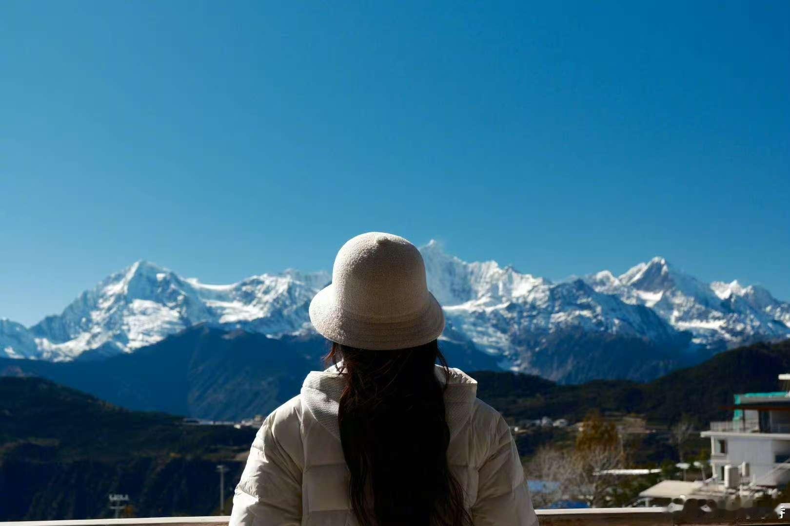 刘诗诗去云南看雪山了 看起来状态不错哦