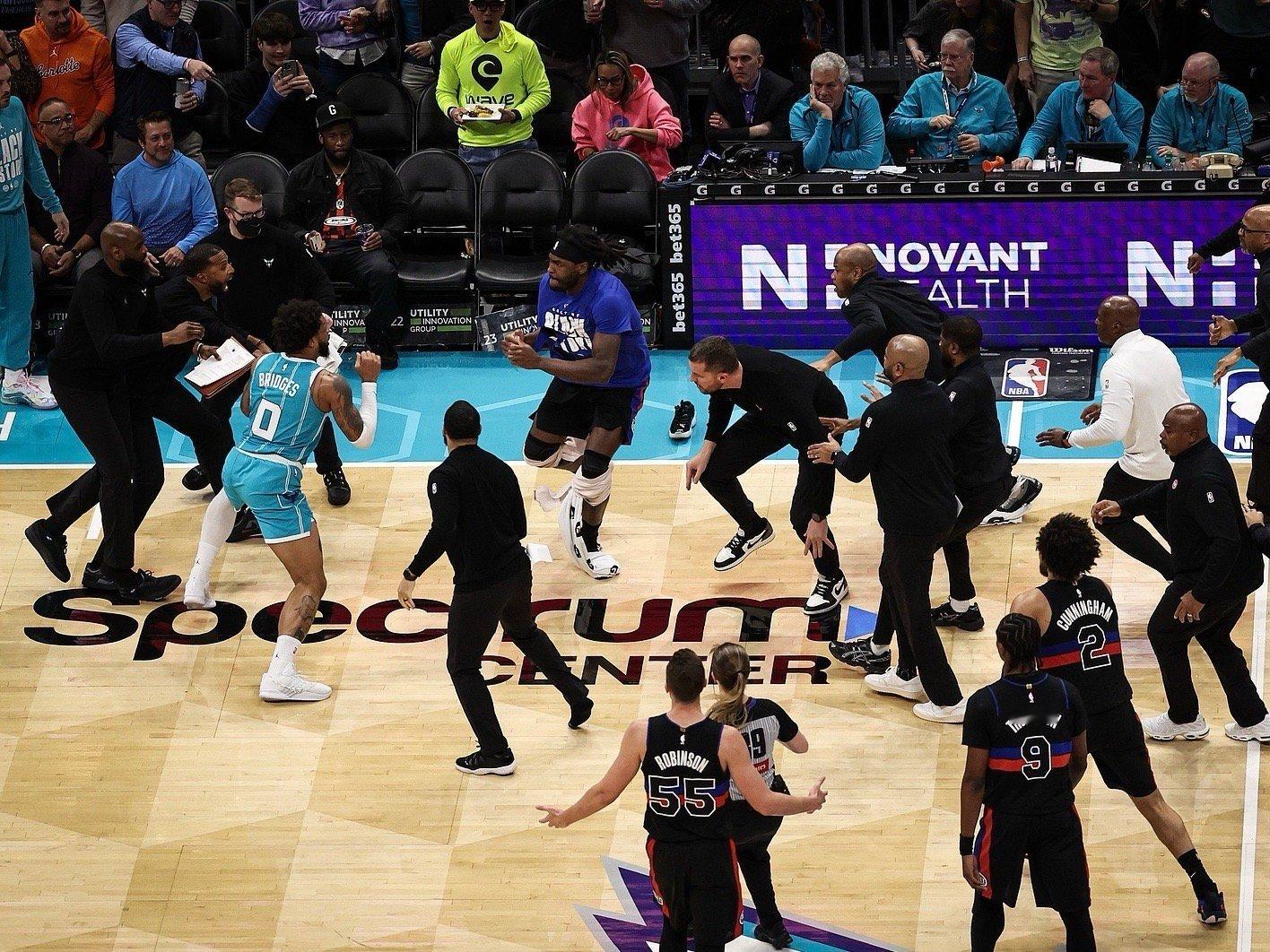 邓肯罗宾逊极其平静 