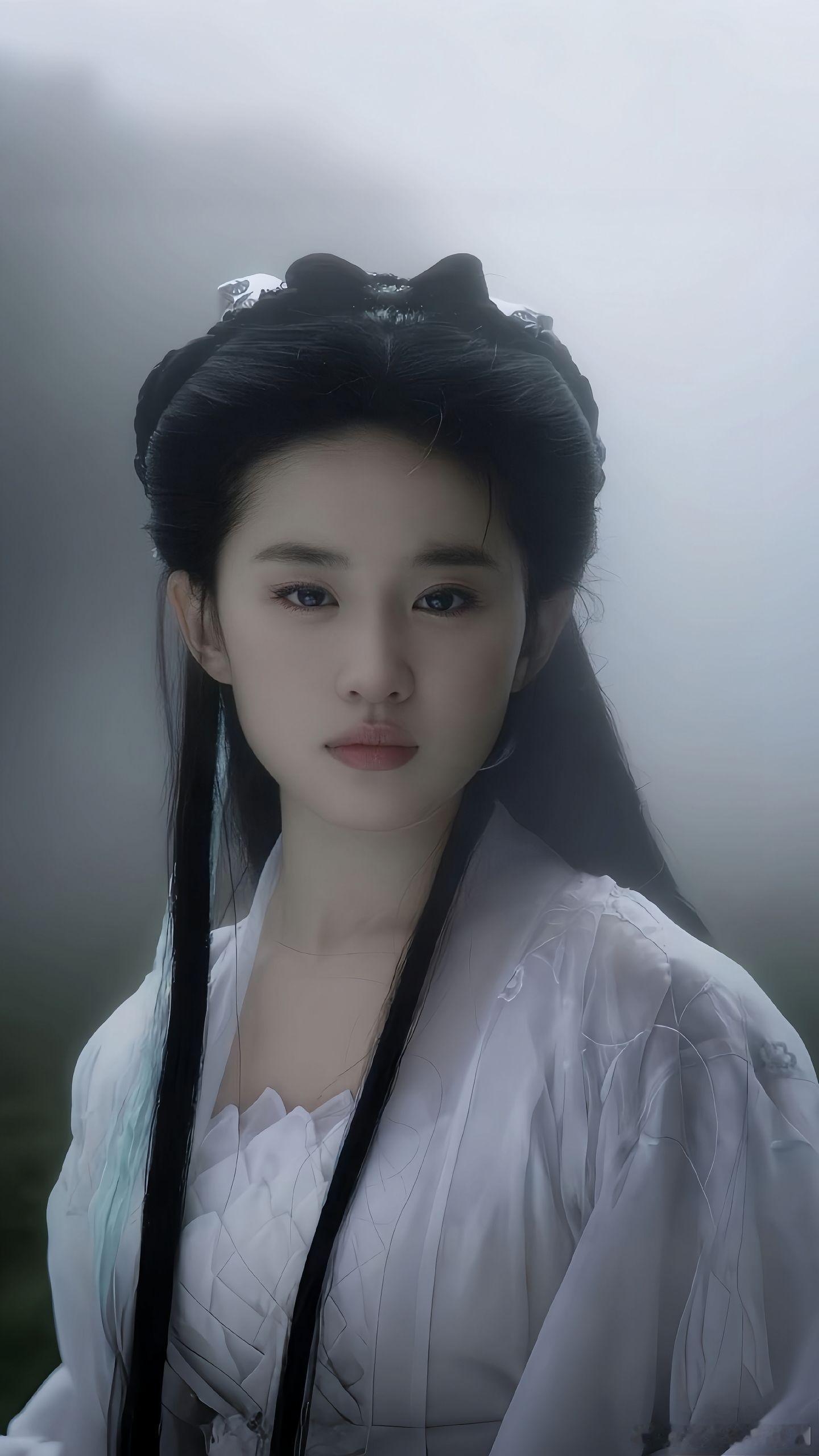 刘亦菲[超话]她眼睛里挥散不去的愁绪，恰如当年你离去时满山茫茫的雾气刘亦菲｜​​