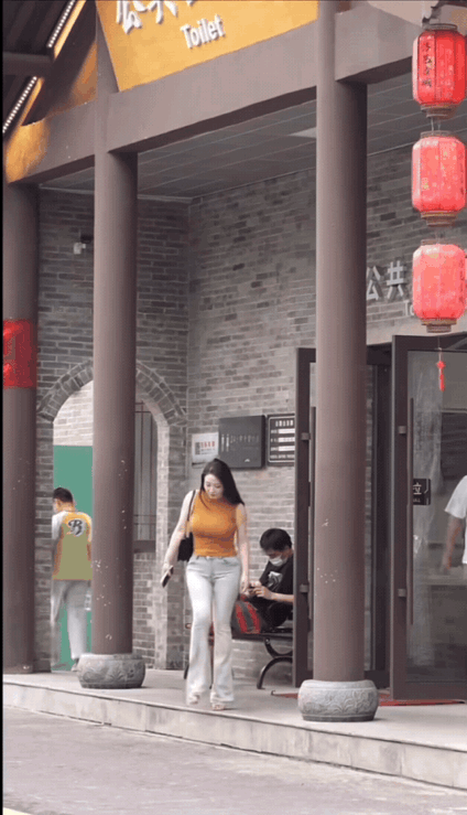 身材是战袍，步伐是号角，她走来，即是风景。