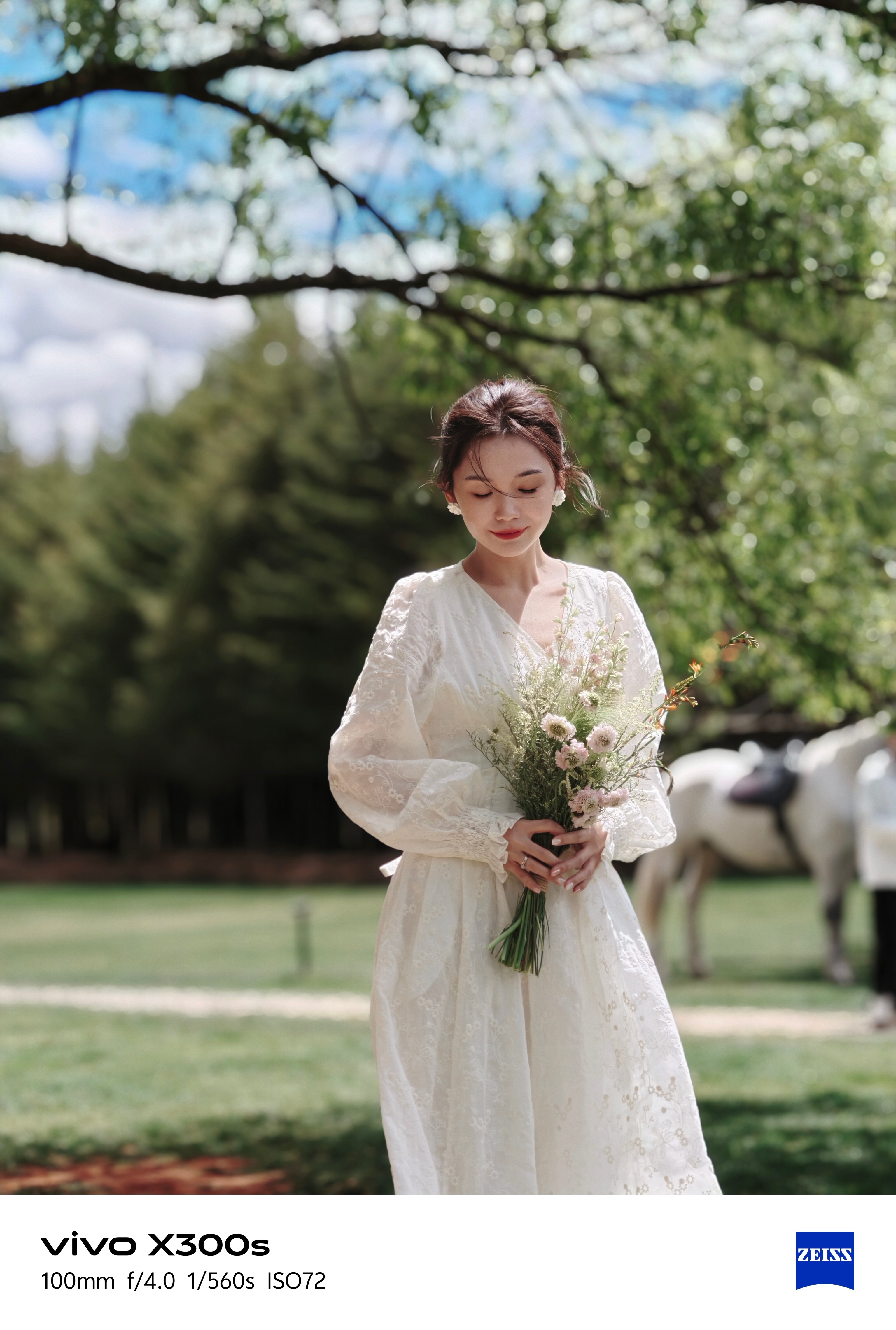 随手用vivo X300s拍了一些人像，有一些使用了浓郁风格，加上这个绿色场景，