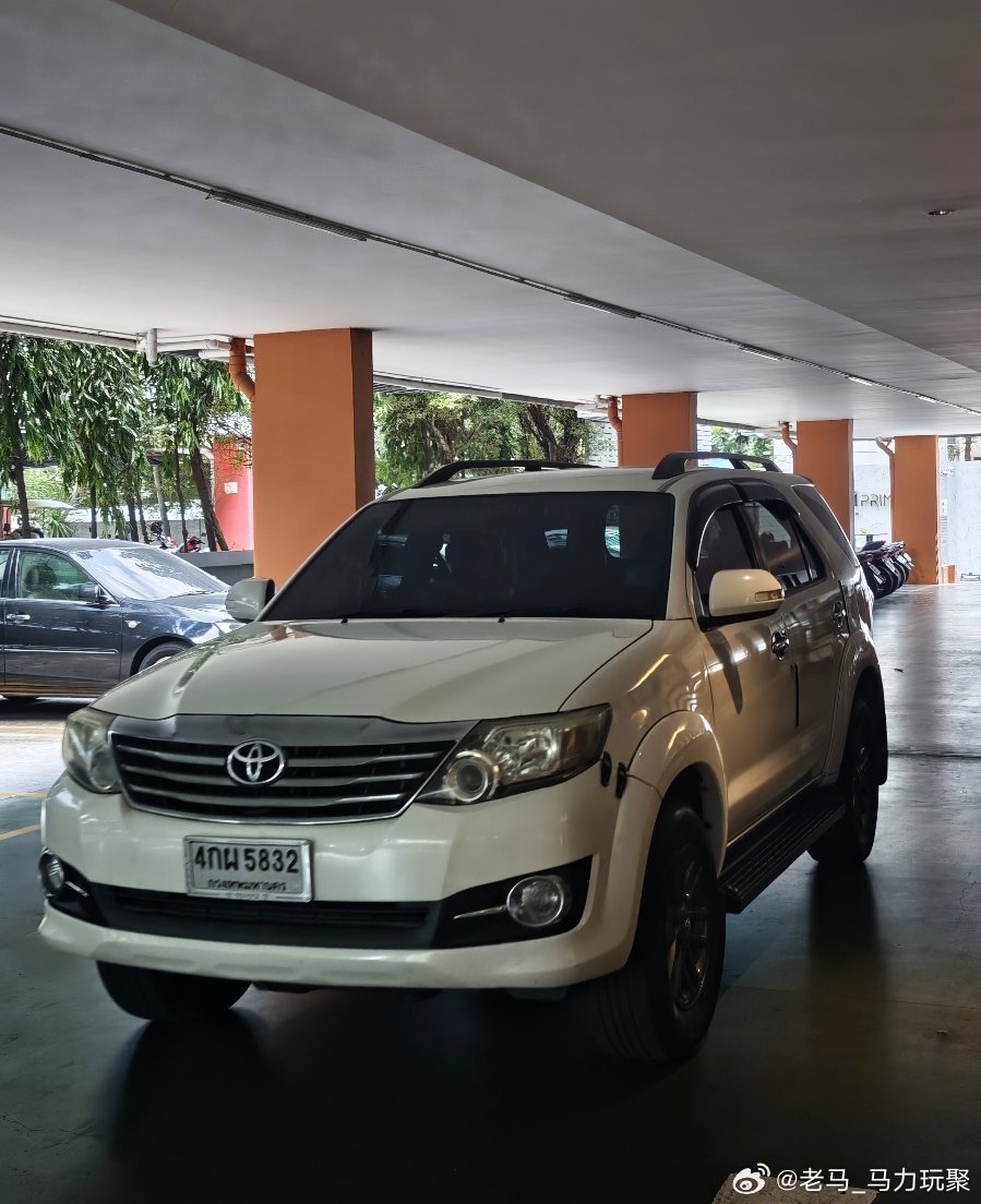 老马在路上 你说这车跑出租能挣钱吗？泰国满大街都是这车丰田奔跑者他其实就是同期的