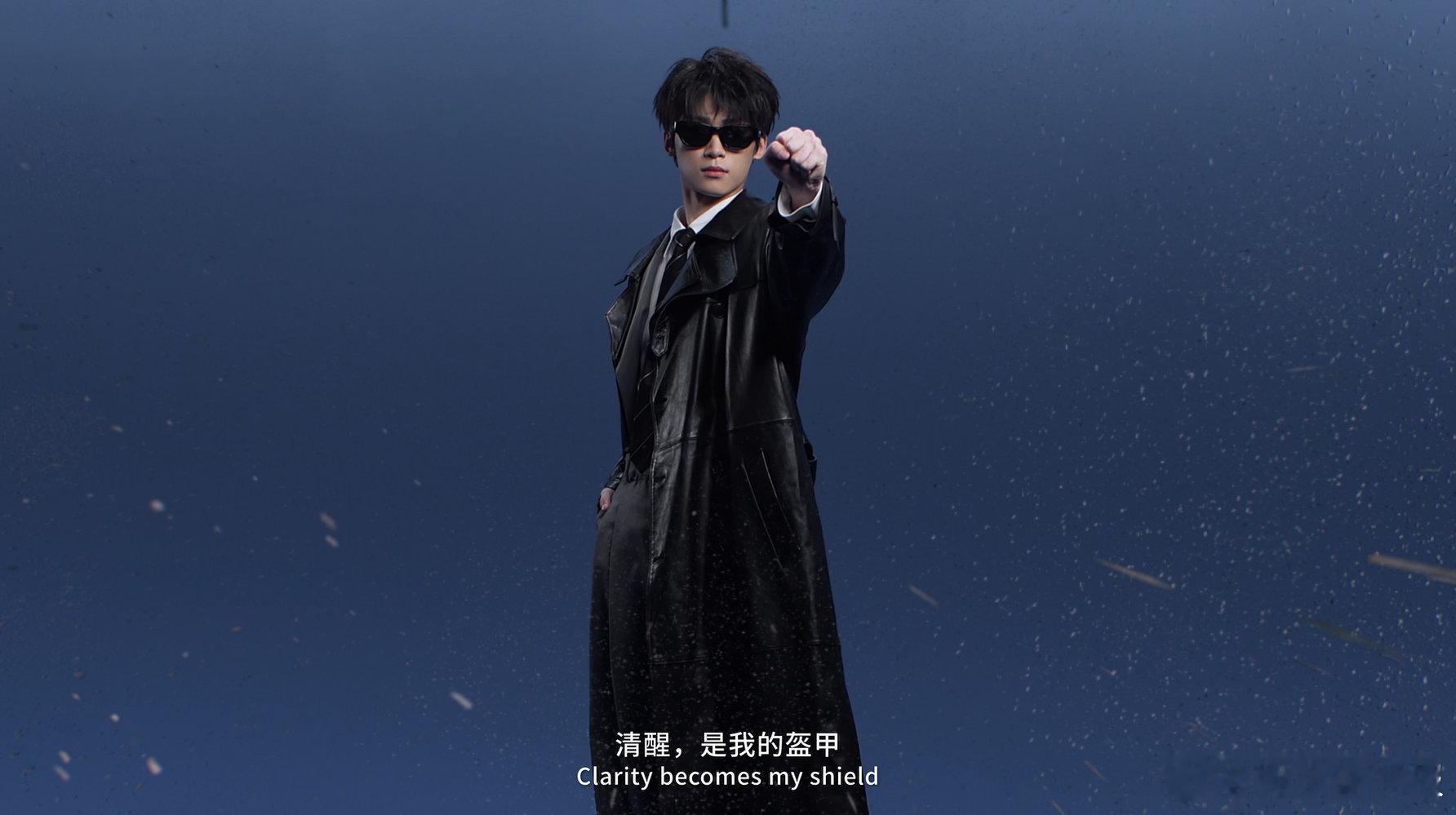 梓渝施洛华眼镜全球代言人 小渝眼里有星光，那是因为眼睛总被舒适地呵护着，才能始终