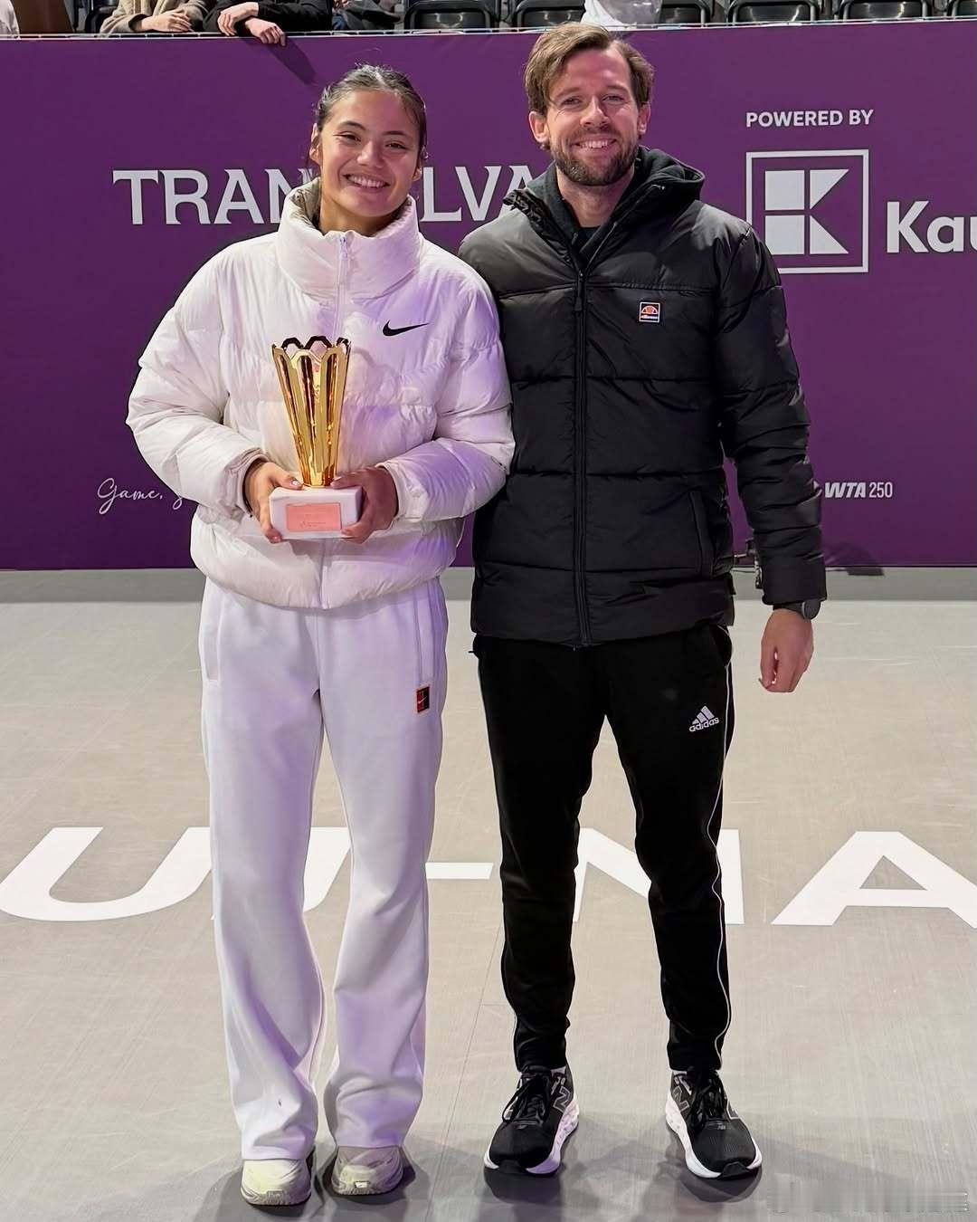 【拉杜卡努有点把职业生涯走反了？】伊斯内尔：“到目前为止，有关拉杜卡努职业生涯的