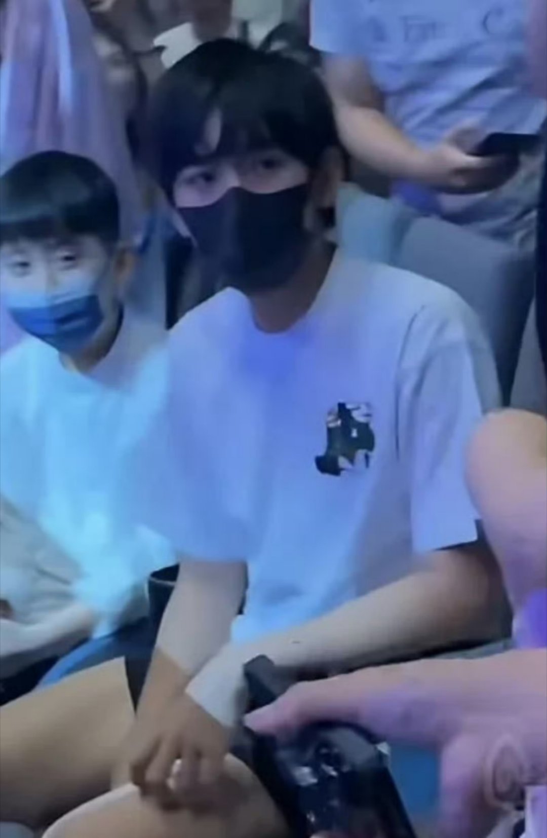 林志颖儿子kimi现在好帅，虽然戴着口罩，但是整体看着还是蛮帅的，林志颖的儿子差