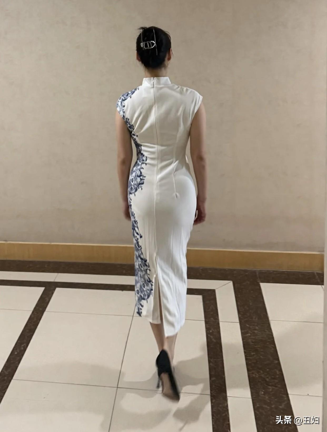 什么样的标准堪称是美女健康的体态，身姿挺拔而不是弯腰驼背。