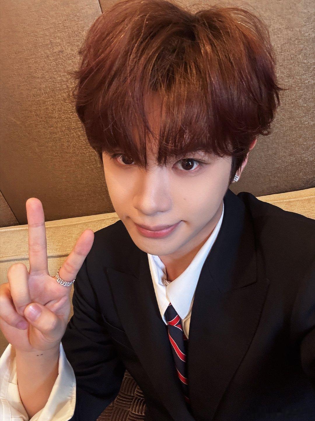 黄明昊 青年导演多多看看我这个小宝宝演技是真的厉害。 
