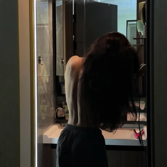 🥹我也不想练啊 可是竖脊肌真的太有性张力