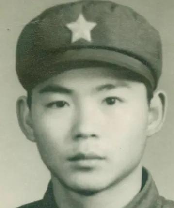 1979年战场上，越南icon老百姓逃难挡住我军道路，排长谢志熙下令重机枪开火！