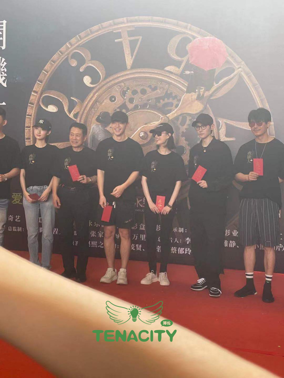 盛清让夜旅人          开机仪式上的盛清让先生，笑容很阳光、治愈……心都