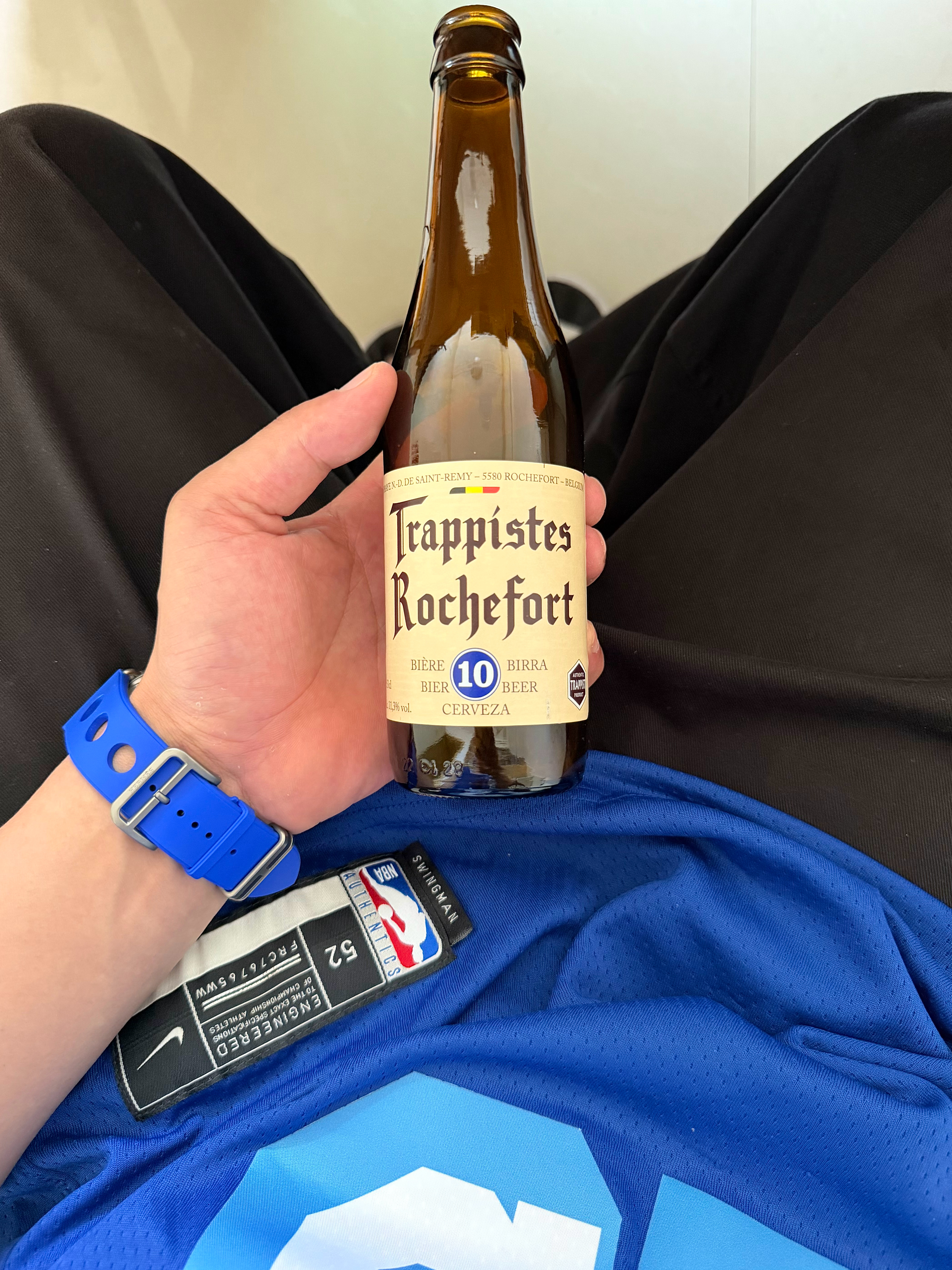 今天晚上喝了🍻就不喝 戒酒了！满天星空 一颗流星划破夜空 即将要坠落 消失在天