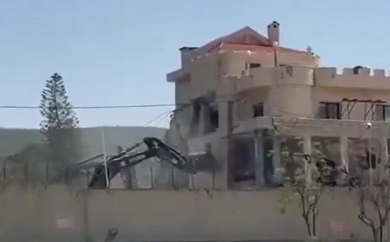 以色列的三步走，一步一步把黎巴嫩南部地区占为己有。

第一步，给黎南的民众发信息