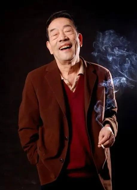 老话说得好，多子多福。杨少华有五个儿子。长子杨威，说相声。次子杨进明（义子），拜