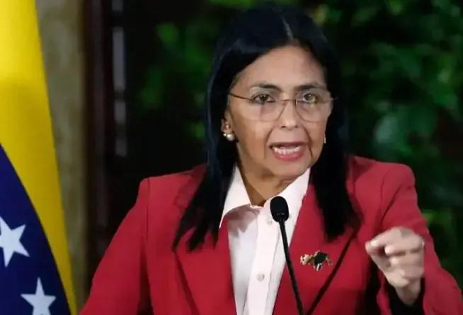 倘若美国要在明面上掌控委内瑞拉，那么美国就必须以武力征服委内瑞拉，以暴力震慑委内