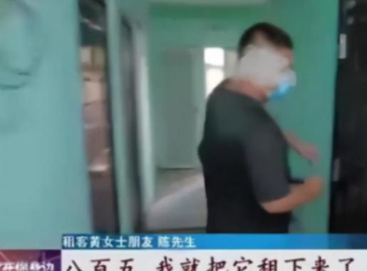 “太狗血了！”湖北武汉，一女子洗完澡光着上身躺在床上休息，却不料，一名陌生男子突