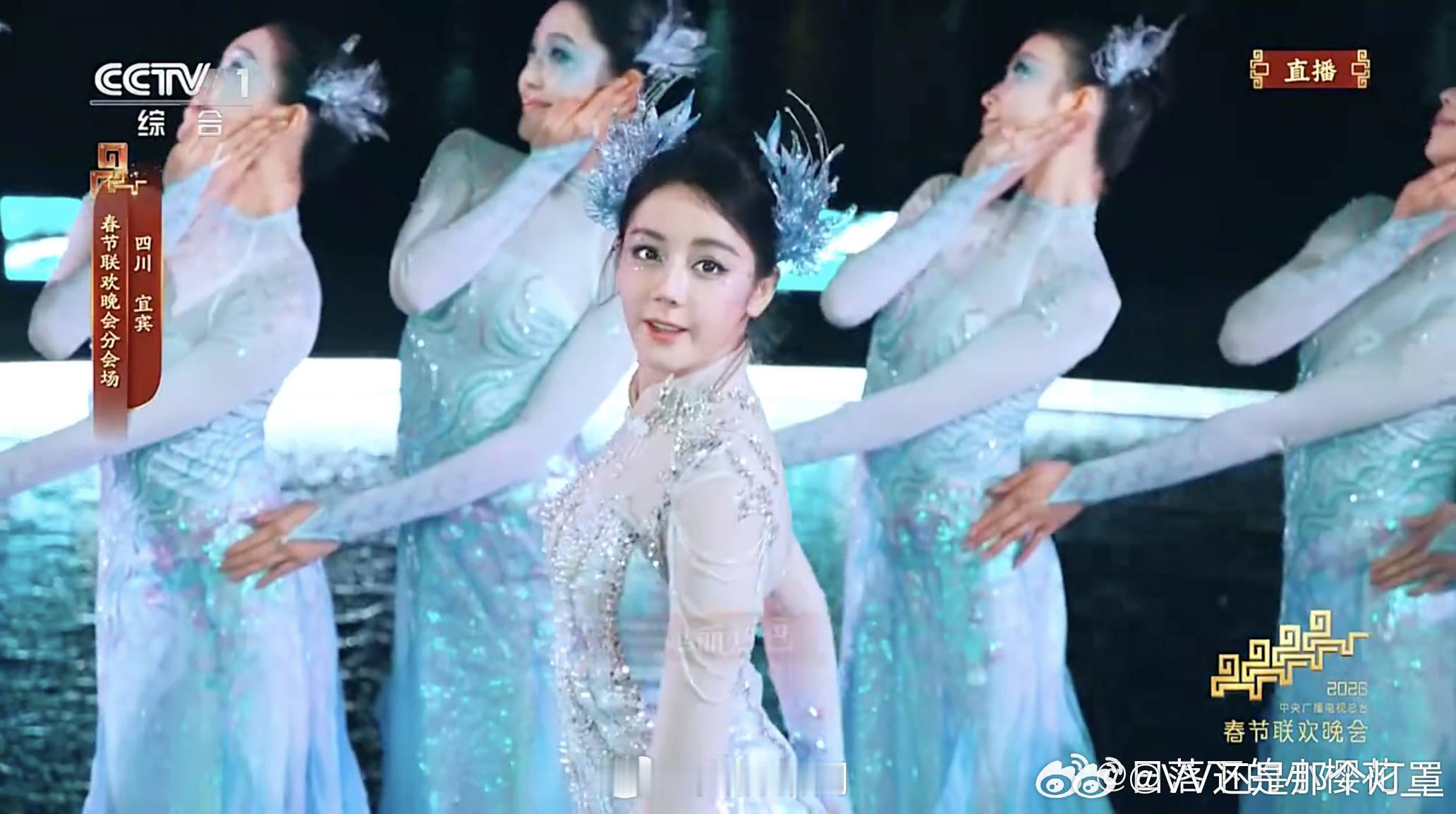 谁给迪丽热巴化的妆恭喜迪丽热巴主榜热一爆开年👇新的一年继续当目光焦点话题女王x