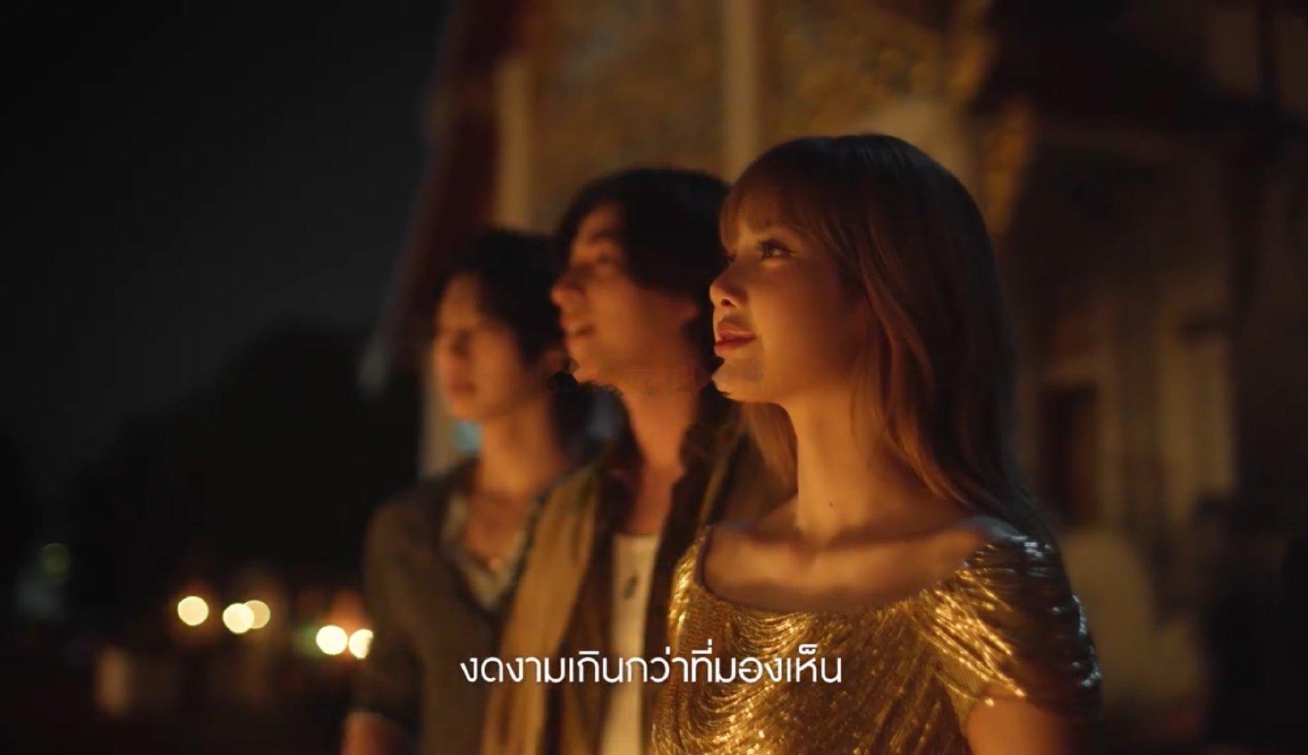 这是给那俩男的虚化了吗（无恶意）🤣🤣🤣 